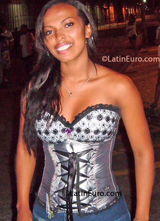 Date this voluptuous Brazil girl Aline from Belem BR7868