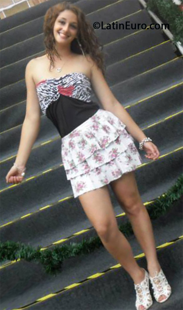 Date this passionate Brazil girl Mayra from Curitiba BR7979