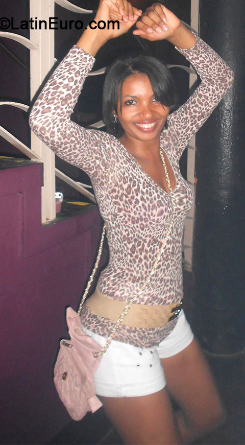 Date this beautiful Brazil girl Fernanda from Belo Horizonte BR8297