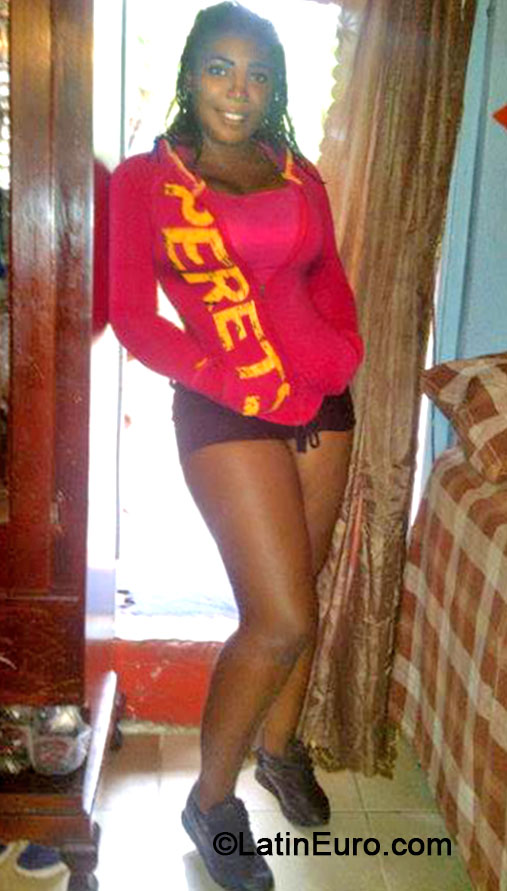 Date this passionate Jamaica girl Hicha from Kingston JM1440