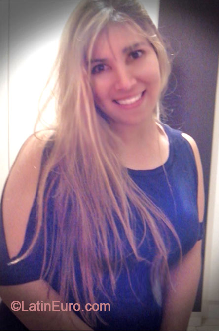 Date this sultry Brazil girl Elizangela from Curitiba BR8362