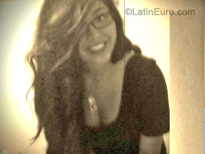 Date this sultry Peru girl Suriksa from Piura PE882