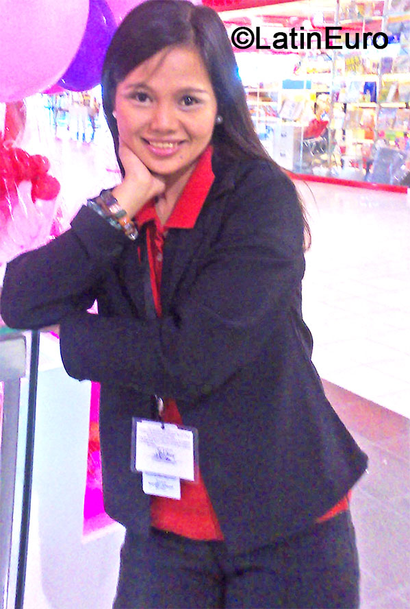 Date this exotic Philippines girl Mylyn from Manila PH602