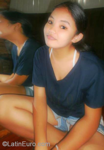 Date this pretty Philippines girl Rovinia from San Jose City PH609