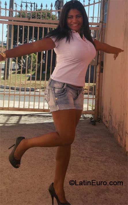 Date this pretty Brazil girl Claudia from Brasilia BR8665
