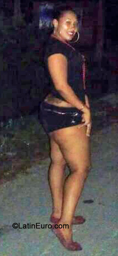Date this sensual Jamaica girl Alecia from Westmoreland JM1612
