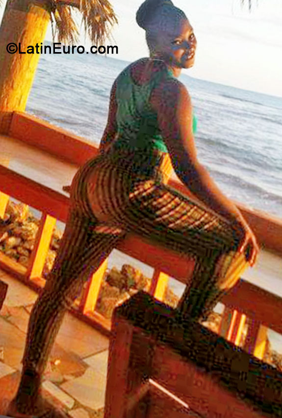 Date this attractive Jamaica girl Korana from Portmore JM1707