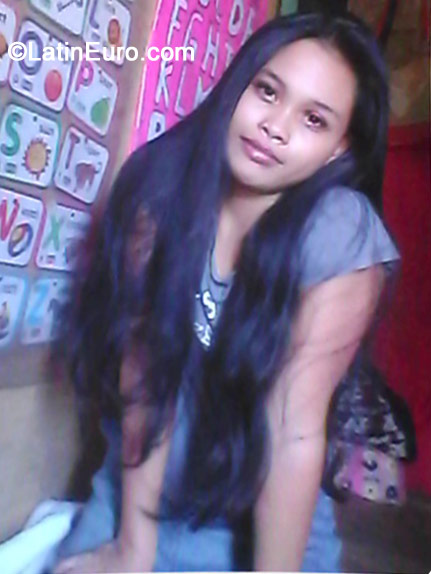 Date this young Philippines girl Recy from Manila PH649
