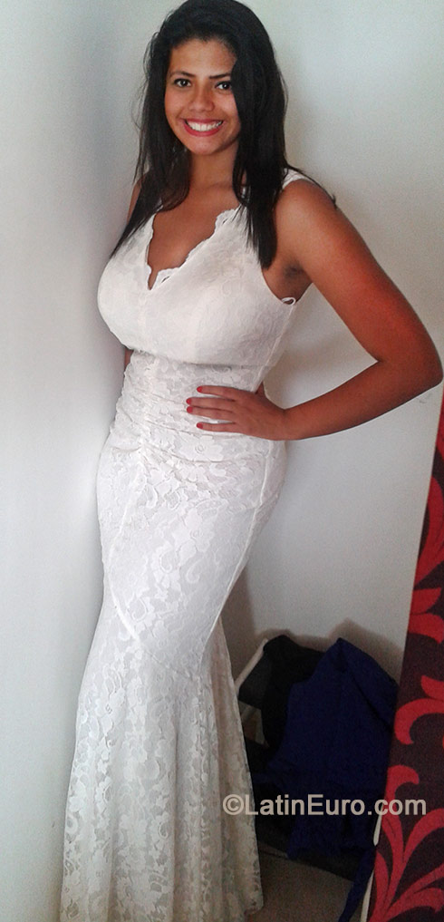 Date this attractive Costa Rica girl Maria from San Jose CR298