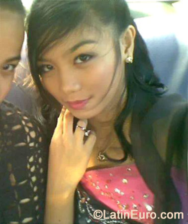 Date this sultry Philippines girl Claire from Manila PH664