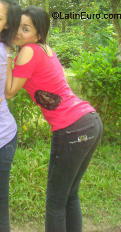 Date this happy Philippines girl Kaycie from Manila PH674