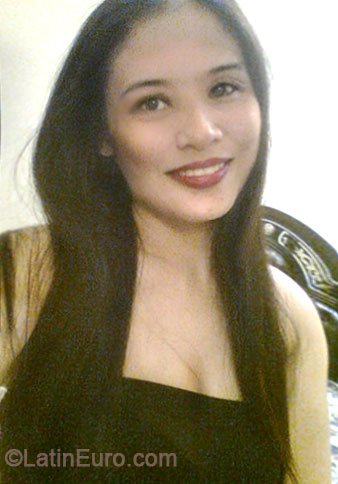 Date this tall Philippines girl Vivien from Iloilo City PH675