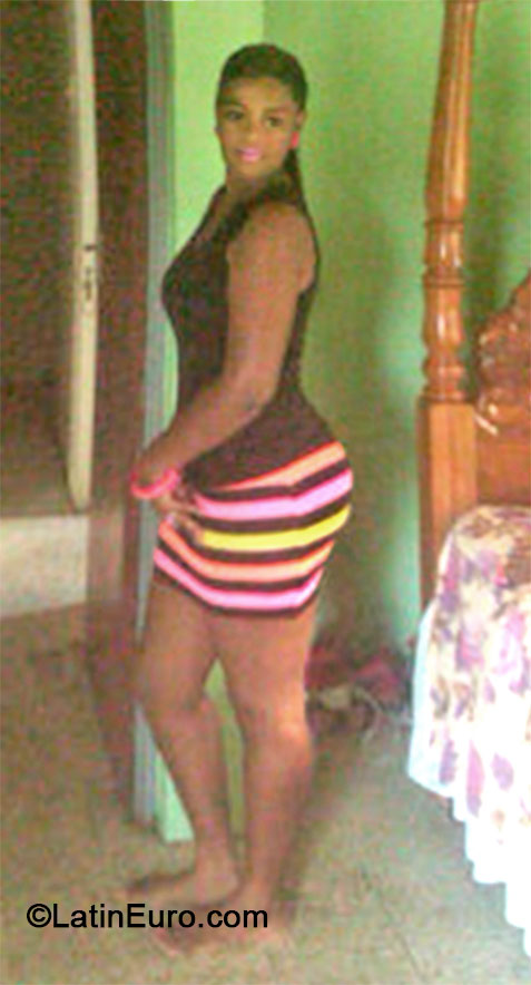 Date this stunning Jamaica girl Anna from May Pen JM1806