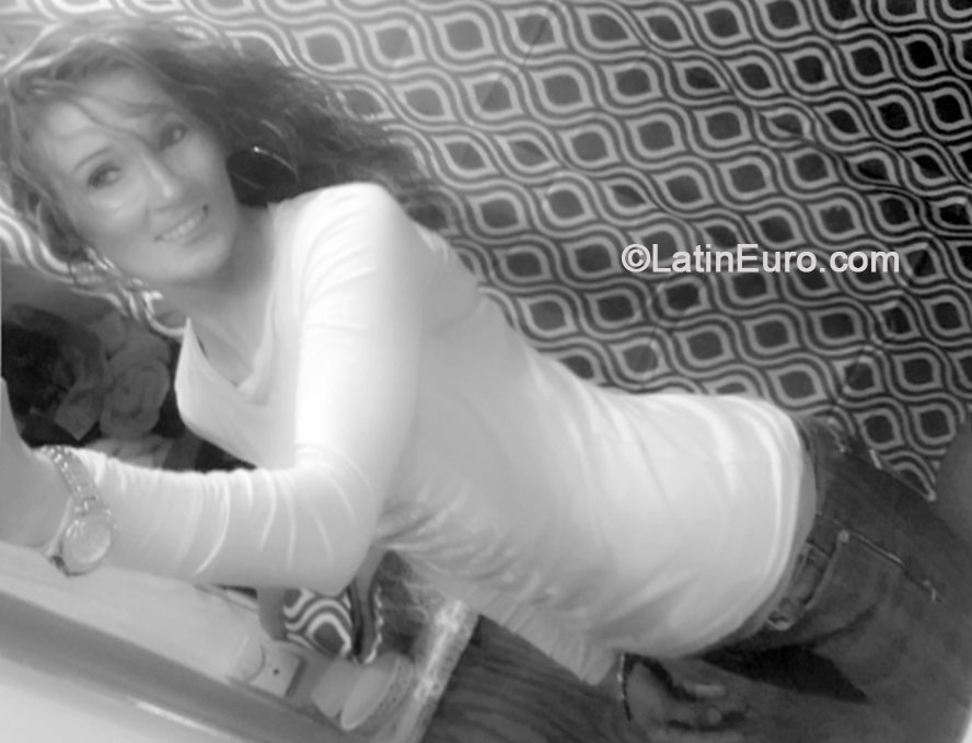 Date this happy United States girl Msash291 from New Iberia US15397