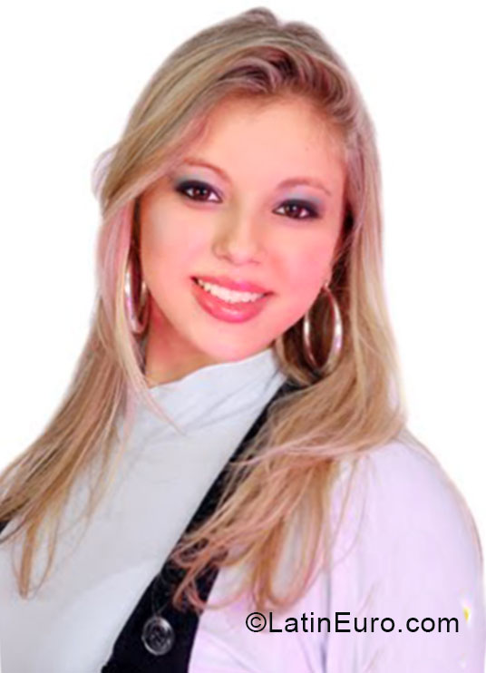 Date this good-looking Brazil girl Indaia from Brasilia BR9109
