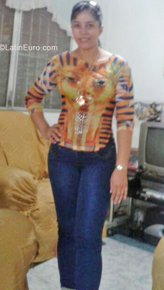 Date this sensual Panama girl Evelyn from David PA490