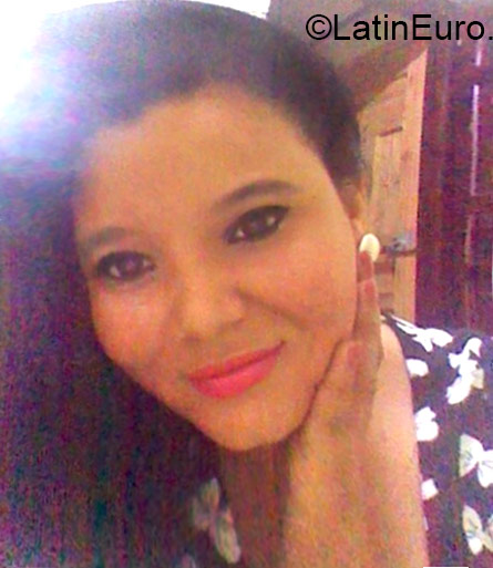 Date this nice looking Honduras girl Meliza from Tegucigalpa HN1550