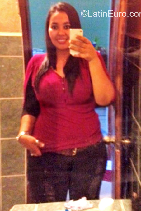 Date this sultry Honduras girl Lizbeth from San Pedro Sula HN1436