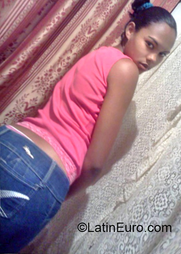 Date this foxy Dominican Republic girl Naslie from San francisco de macoris DO21211