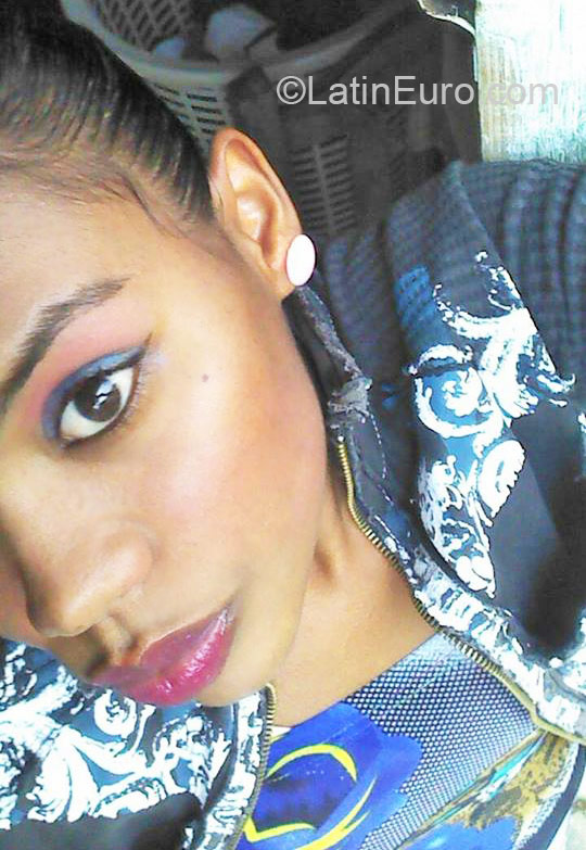 Date this pretty Dominican Republic girl Raquel from San francisco de macoris DO21387