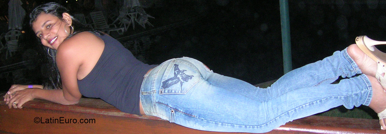 Date this sensual Brazil girl Valeria from Recife BR9278