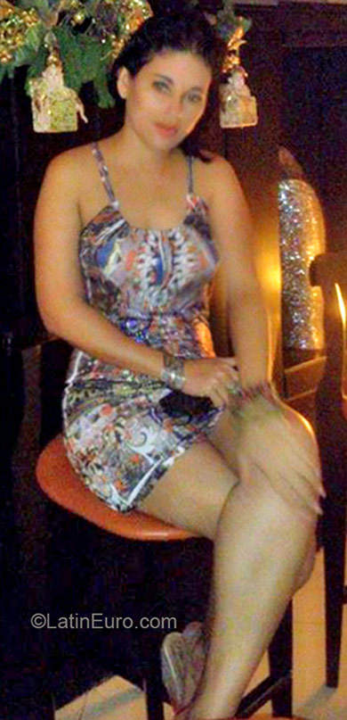 Date this good-looking Panama girl Elkys from Panama City PA584