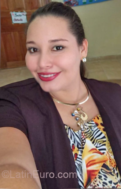 Date this young Panama girl Cintia from Panama PA587