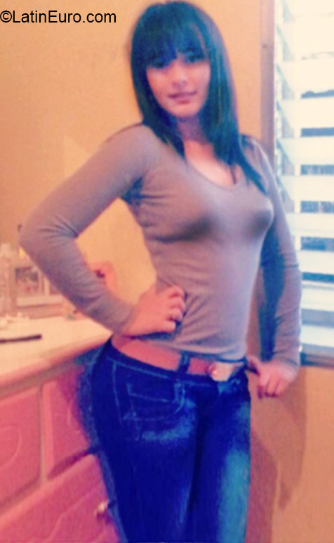 Date this happy Honduras girl Keylen from Tegucigalpa HN1539