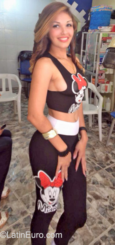Date this hard body Dominican Republic girl Yani from Bonao DO23261
