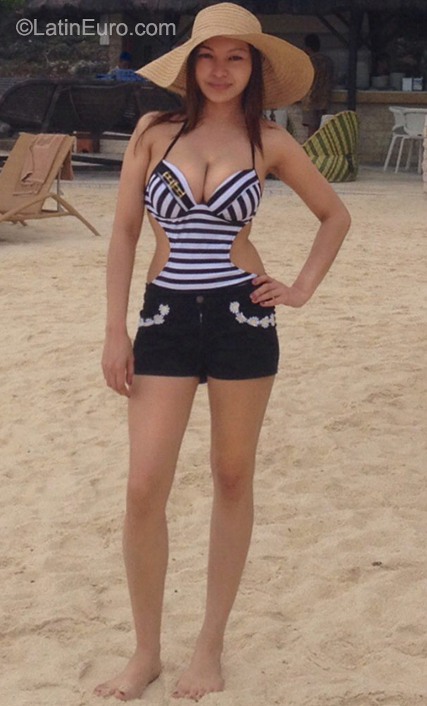 Date this happy Philippines girl Myrnia from Cebu City PH818