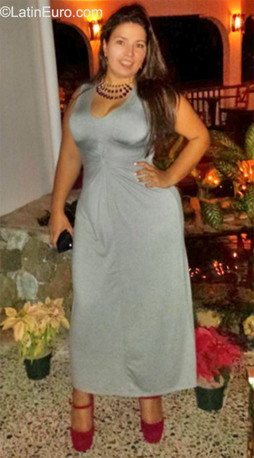 Date this good-looking Honduras girl Samary from Tegucigalpa HN1731