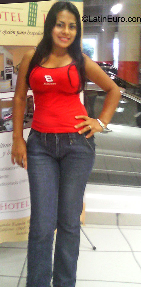 Date this young Honduras girl Elizabeth from La Ceiba HN1742
