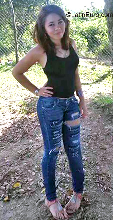 Date this pretty Honduras girl Lores from Tocoa HN1813