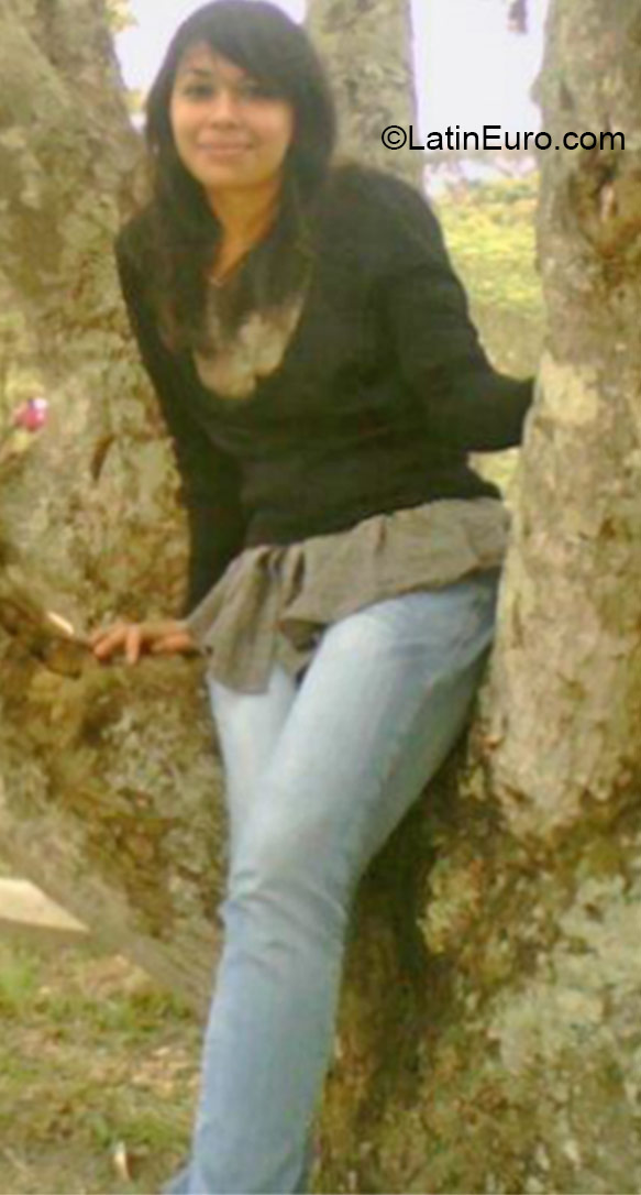 Date this stunning Honduras girl Pamela from Tegucigalpa HN1851