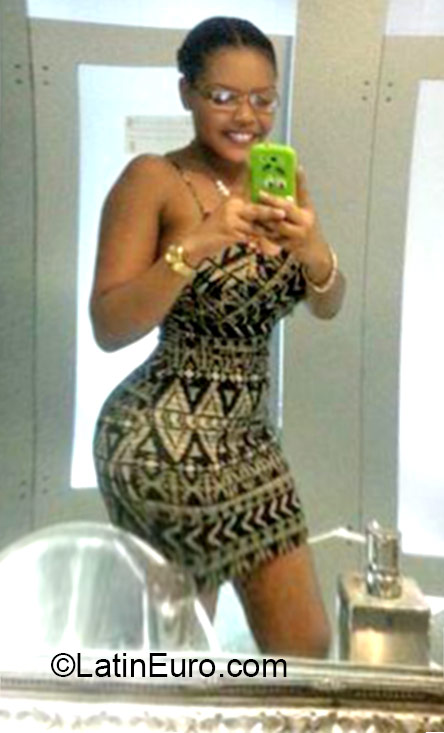 Date this attractive Jamaica girl Tonashae from Kingston JM2229