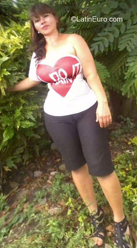 Date this attractive Honduras girl Dina from La Ceiba HN1898
