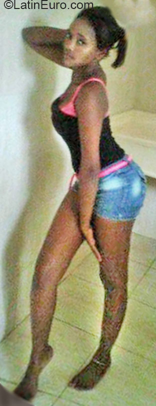 Date this lovely Dominican Republic girl Aderlin from higuey DO24368