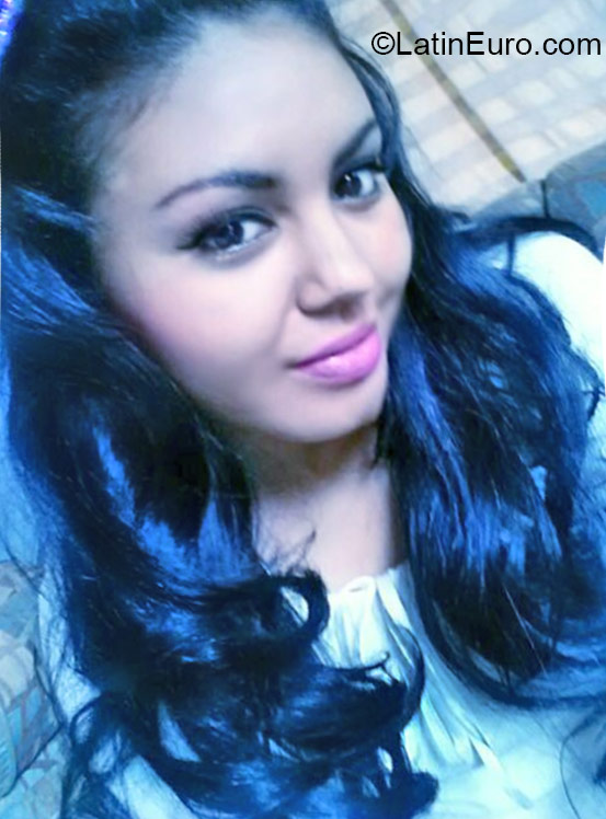 Date this delightful Honduras girl Dania from La Ceiba HN1907