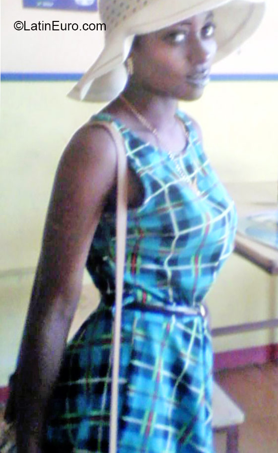 Date this happy Jamaica girl Shaneishia from Kingston JM2237