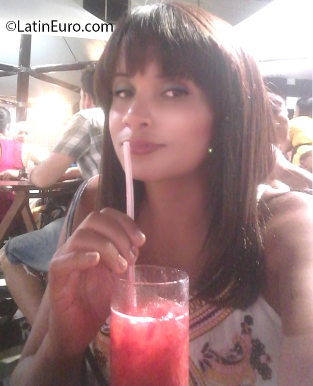 Date this fun Brazil girl Andrea from Salvador BR9565