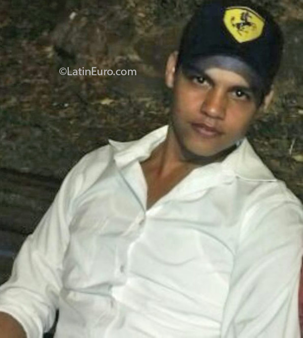 Date this attractive Dominican Republic man Aneudy from Cotui DO25305