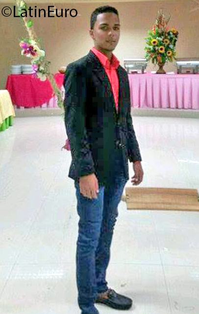 Date this nice looking Dominican Republic man Francis from Santo Domingo DO25484
