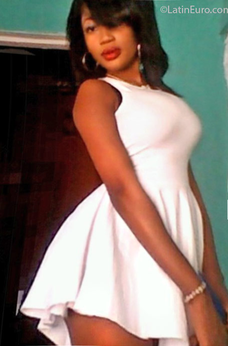 Date this foxy Jamaica girl Unique from Kingston JM2299