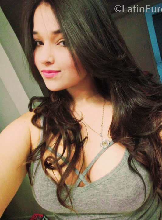 Date this sensual United States girl Ana from Tampa US17264