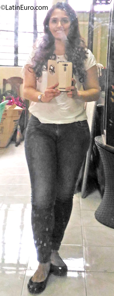 Date this tall Philippines girl Enya from Manila PH894