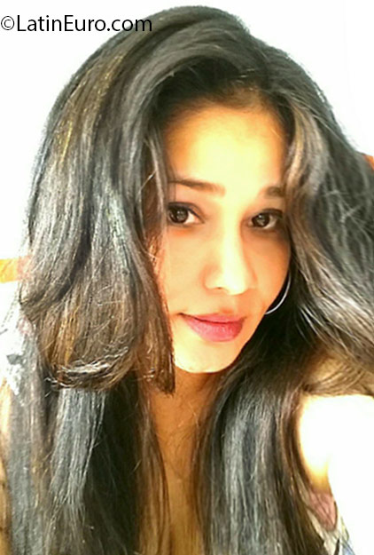 Date this good-looking Honduras girl Demi from Tegucigalpa HN2152