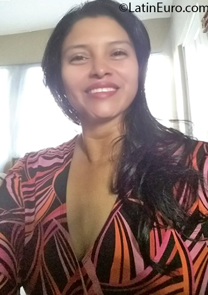 Date this happy Honduras girl Alba from tegucigalpa HN2153