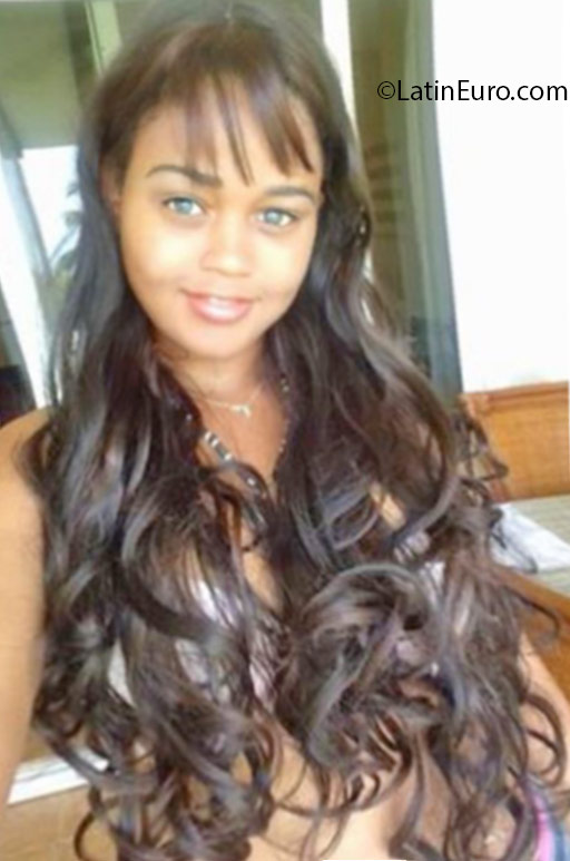 Date this stunning Dominican Republic girl Maria from Punta Cana DO25802