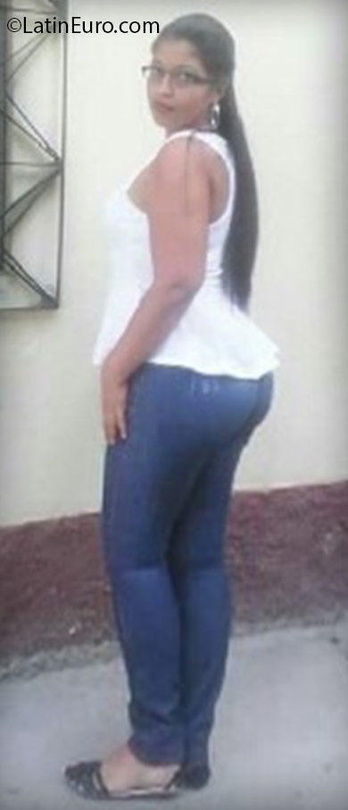 Date this good-looking Honduras girl Lizeth from San Pedro Sula HN2189