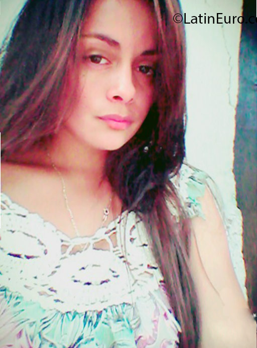 Date this foxy Honduras girl Andrea from Danli HN2196